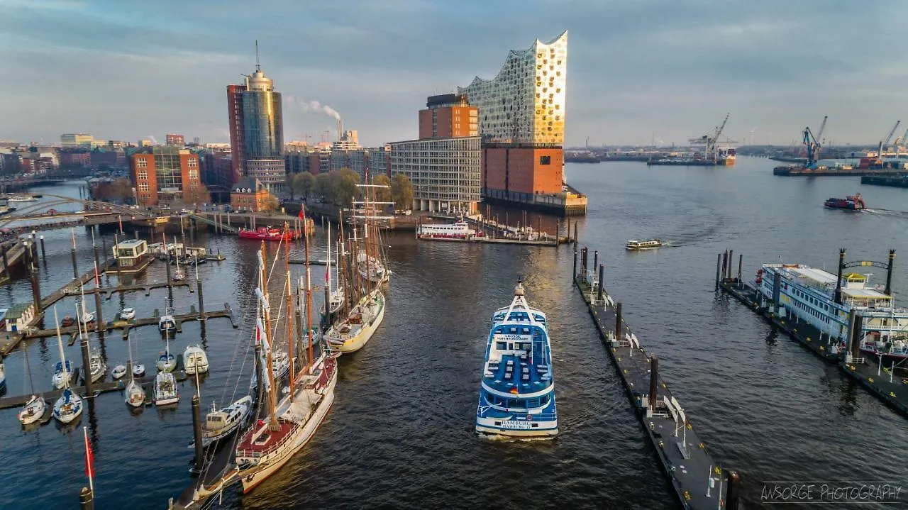 Hotel Segelschiff J.R. Tolkien Hamburg Deutschland