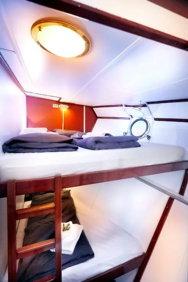 Hotel Segelschiff J.R. Tolkien Hamburgo Hotel en barco