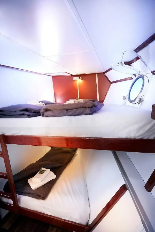 *** Hotel en barco Hotel Segelschiff J.R. Tolkien Hamburgo Alemania