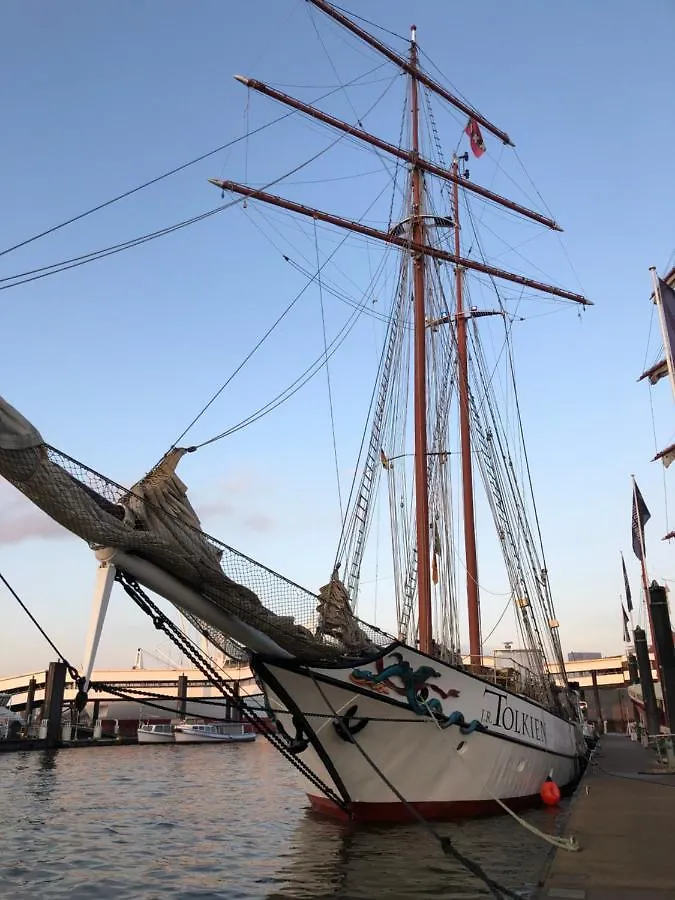 Hotel en barco Hotel Segelschiff J.R. Tolkien Hamburgo