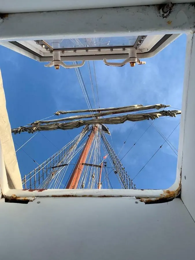 Segelschiff J.R. Tolkien Hotel Hamburg